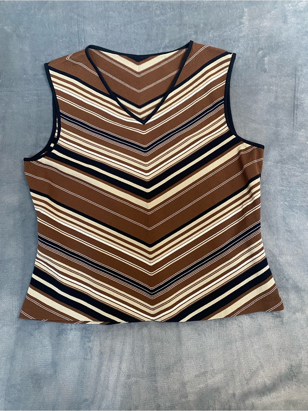 90s Fall Vibes Sleeveless Chevron Stripe V-Neck Top